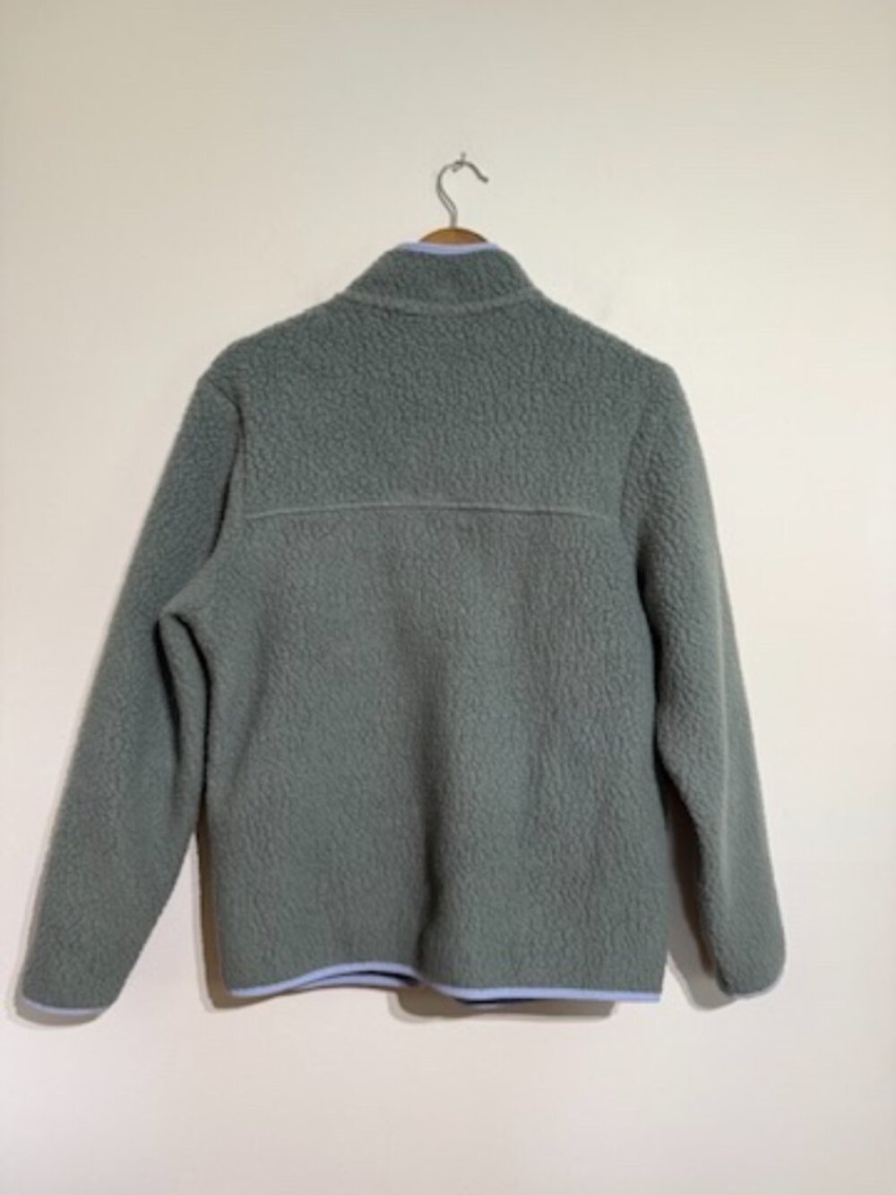 Women's Patagonia Retro Pile Jacket, Medium - Picture 6 of 6